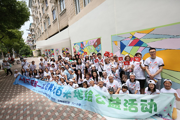 立邦攜手公益伙伴們開(kāi)展“人生萬(wàn)花筒”社區(qū)美化百米墻繪活動(dòng)
